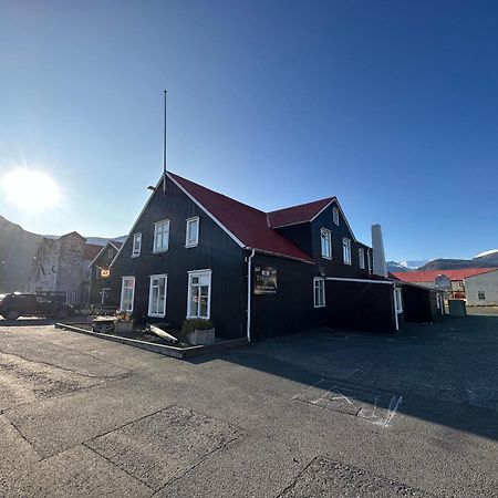 Taergesen Guesthouse Reydarfjordur Extérieur photo