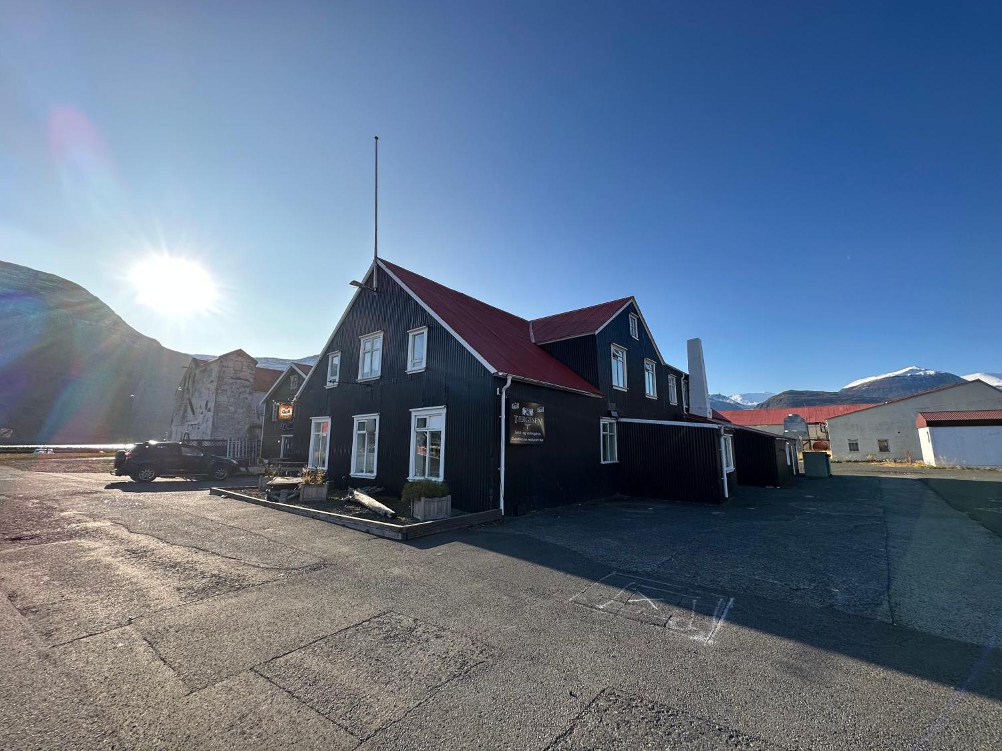 Taergesen Guesthouse Reydarfjordur Extérieur photo