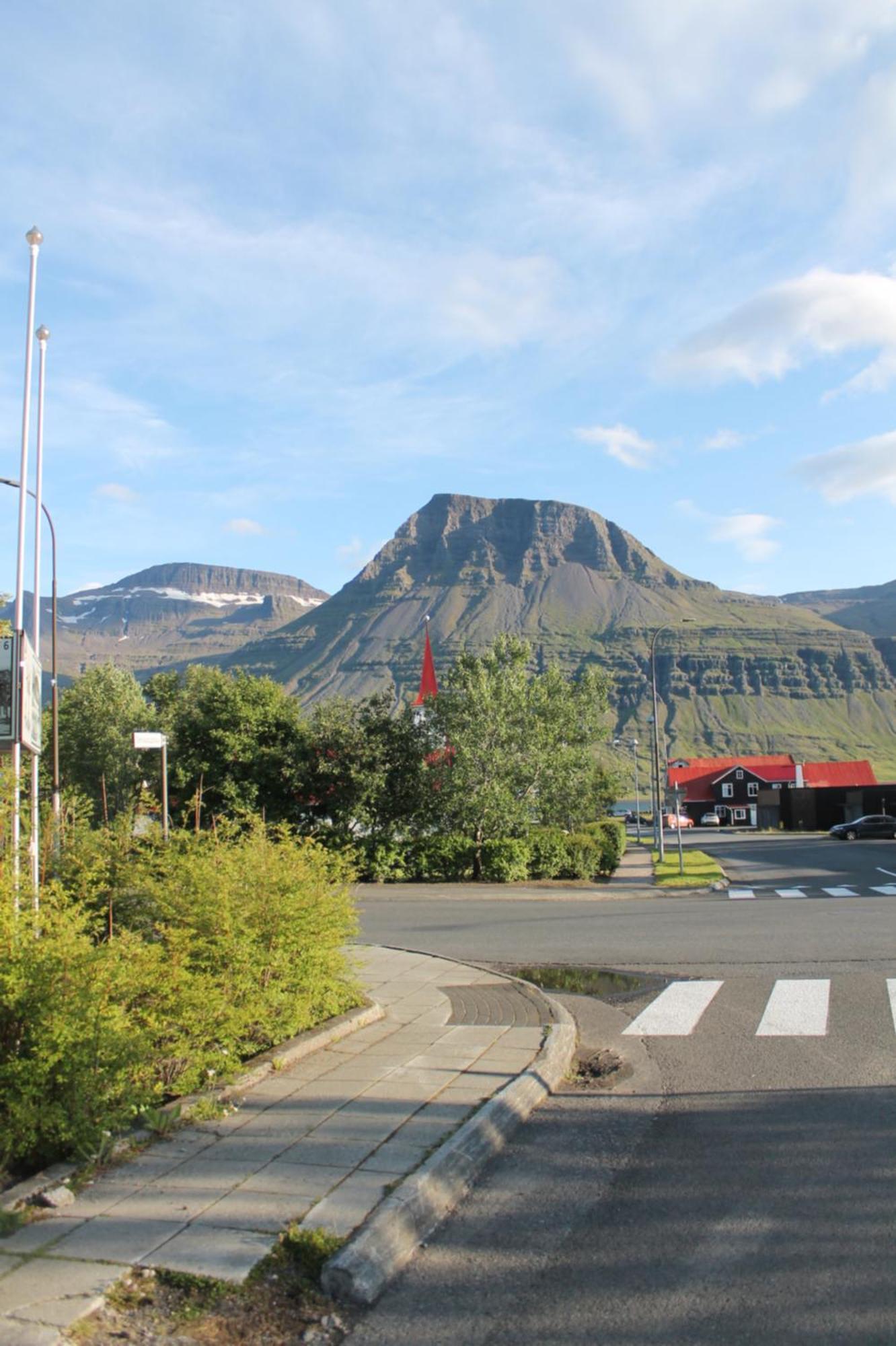 Taergesen Guesthouse Reydarfjordur Extérieur photo